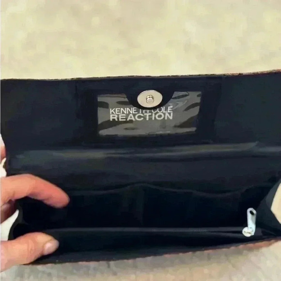 Beautiful cheetah print wallet by Kenneth Cole reaction - Picture 5 of 10